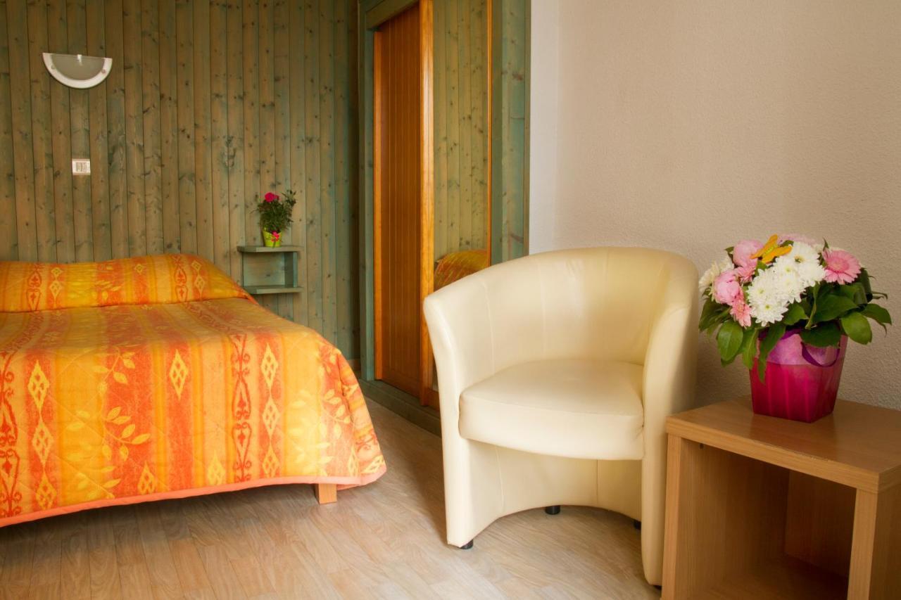 Hotel De La Grotte Екс ле Бен Екстериор снимка
