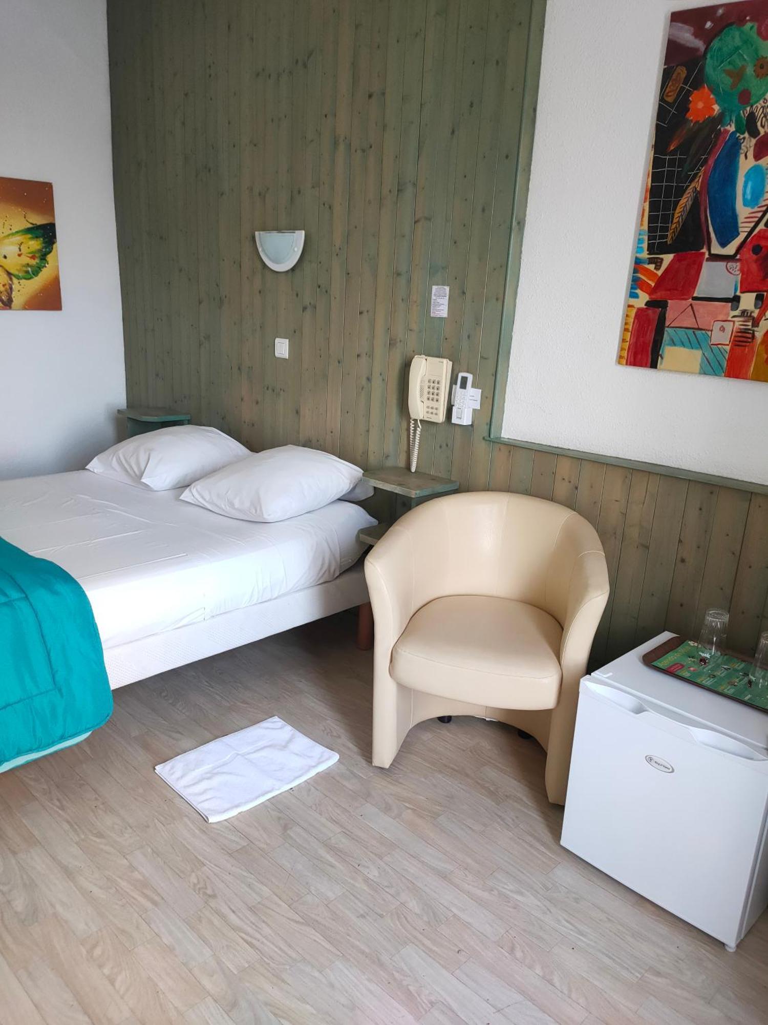 Hotel De La Grotte Екс ле Бен Екстериор снимка